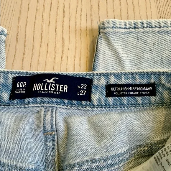 Hollister Ultra Rise Mom Jeans in Light Blue - Picture 3 of 5